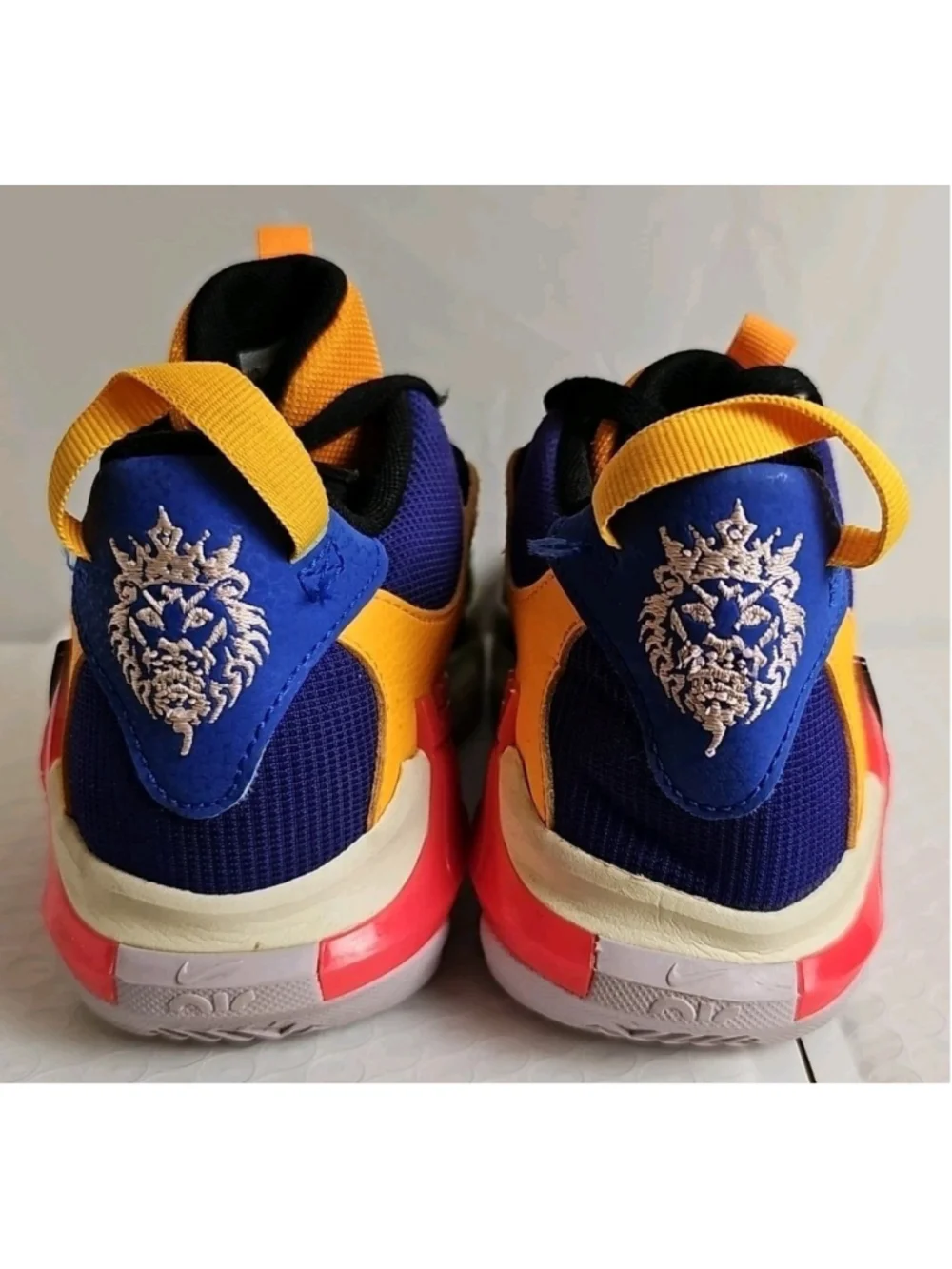 Nike LeBron Witness 7 Athletic Basketball Shoes Sneakers Youth Sz 4.5 FQ8170-585 - Picture 8 of 13